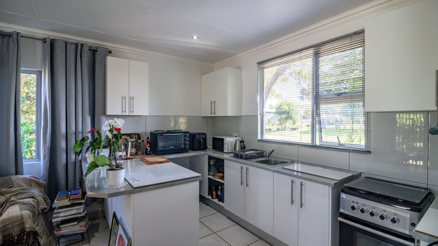 5 Bedroom Property for Sale in Sunrise On Sea Eastern Cape